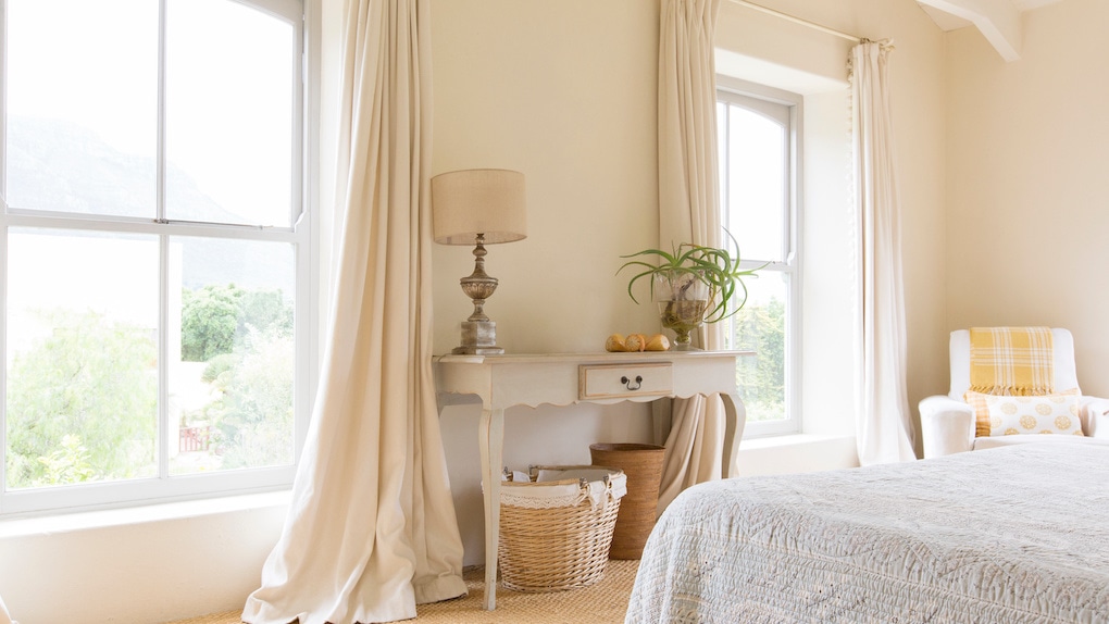 Curtain and vanity table in rustic bedroom remodel ideas