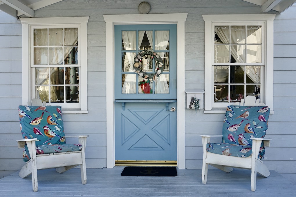 mudroom entrance with dutch door